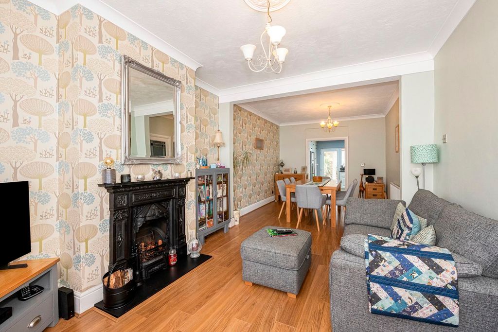 Property photo 3 of 20