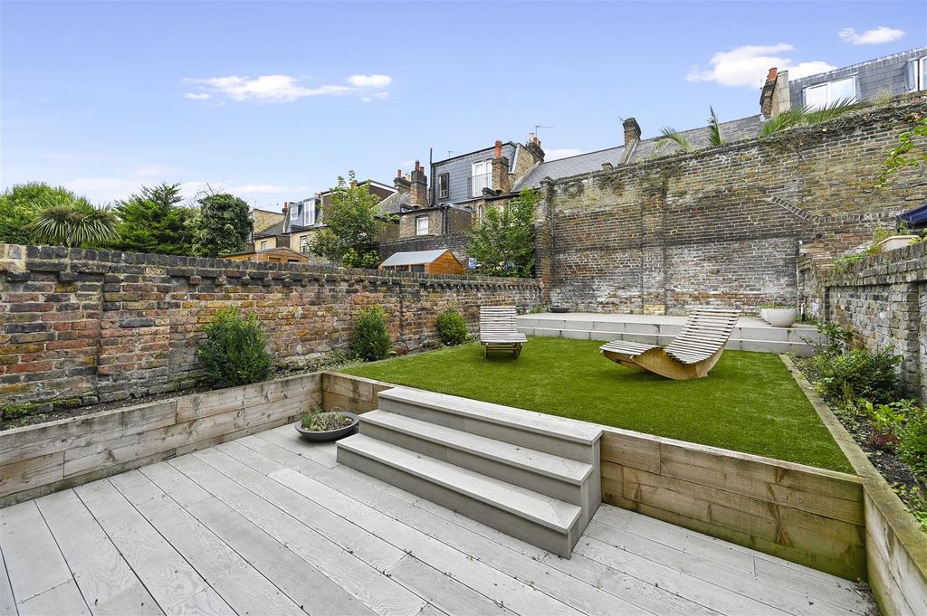 Property photo 3 of 16 Bcfbl - Loftus Road - Gardena2-1.Jpg