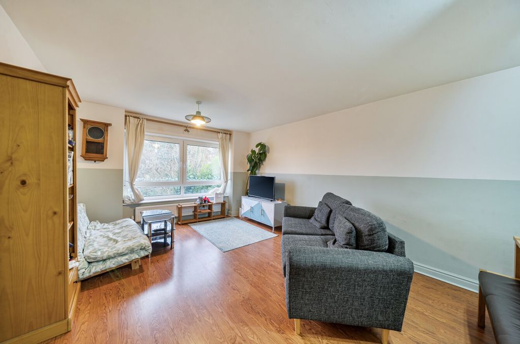 Property photo 2 of 13 Lounge