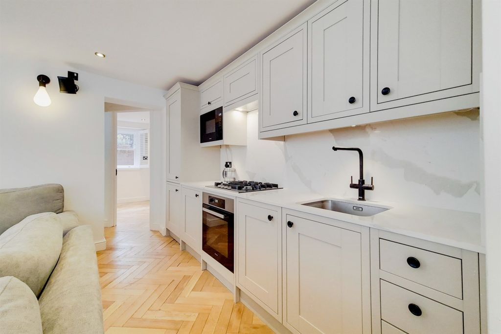 Property photo 3 of 9 Kitchen