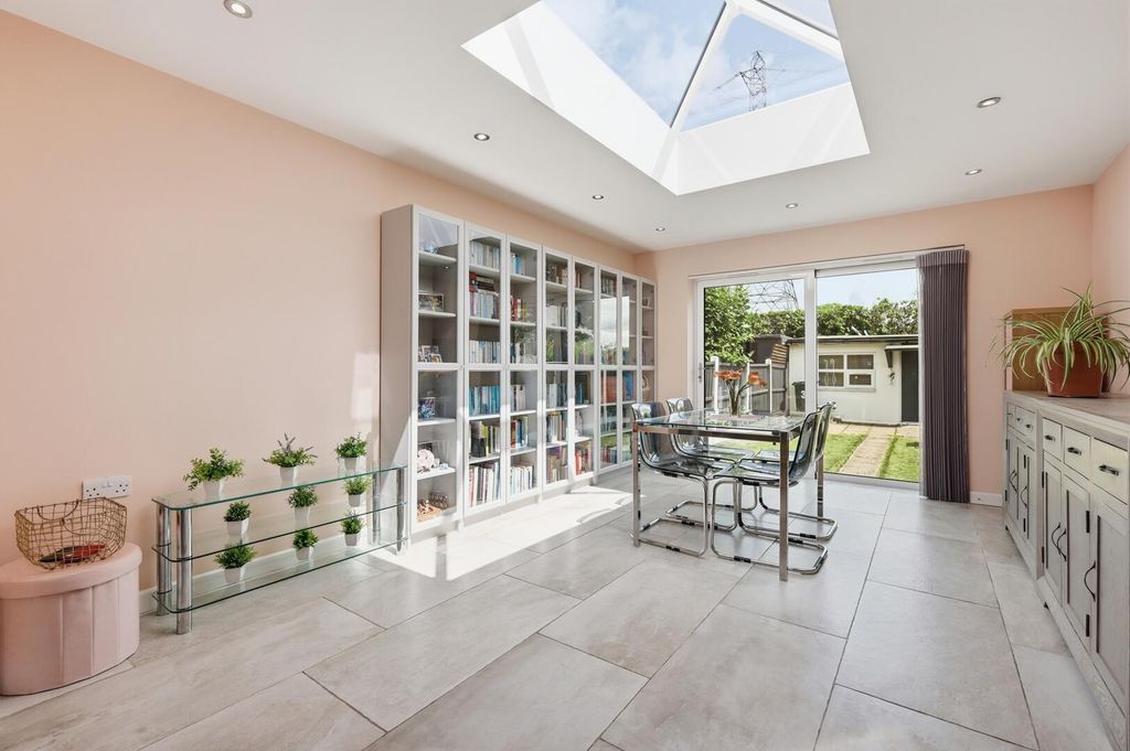 Property photo 2 of 17 Conservatory