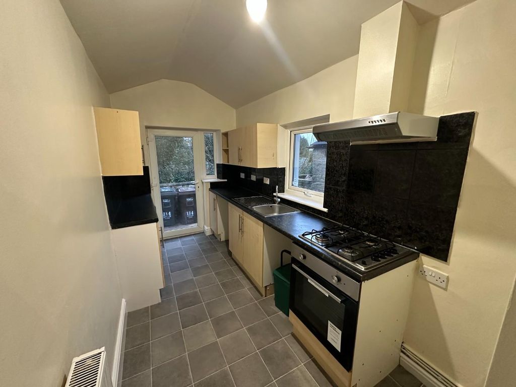 Property photo 3 of 25