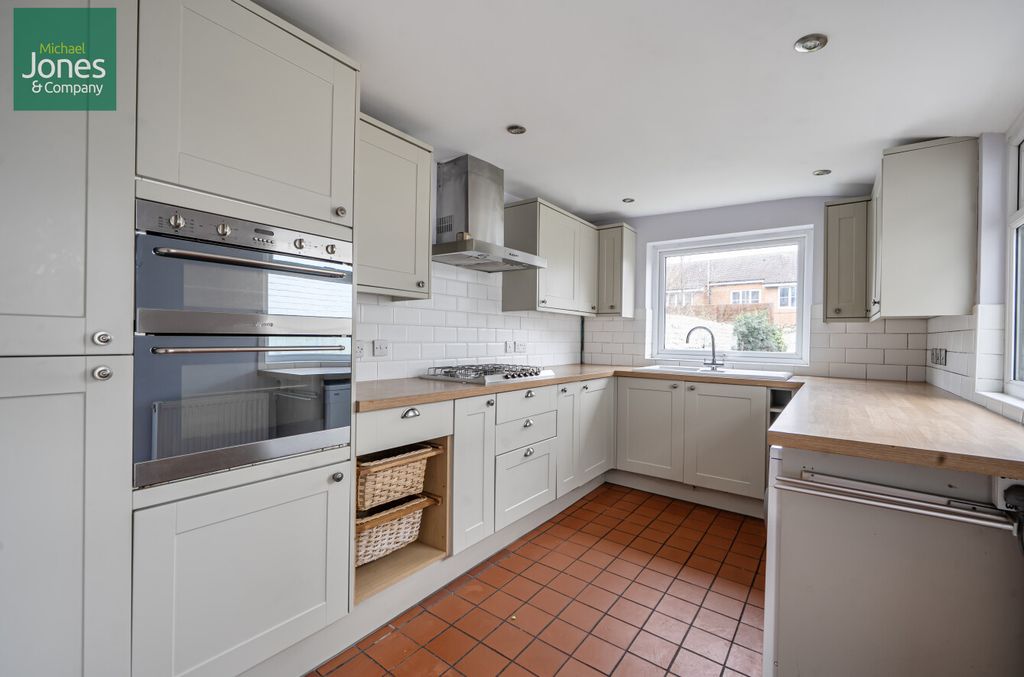 Property photo 2 of 10 Kitchen