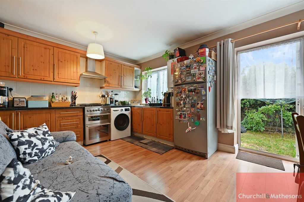 Property photo 3 of 10 C