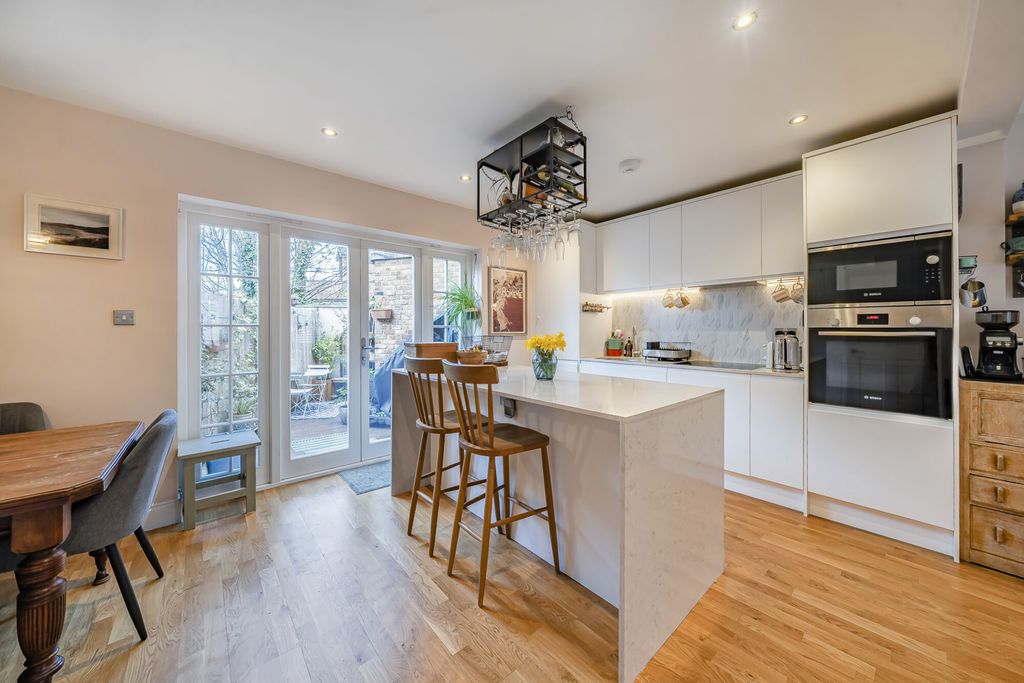 Property photo 3 of 20 Reception