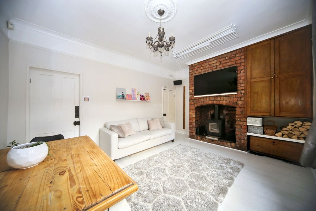 Property photo 2 of 23