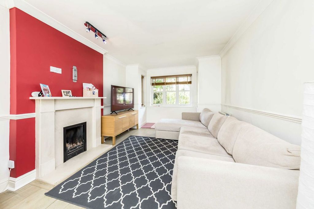 Property photo 2 of 8