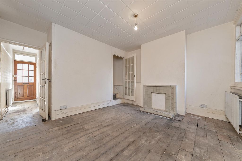 Property photo 3 of 19 39Waltonroad-5.Jpg