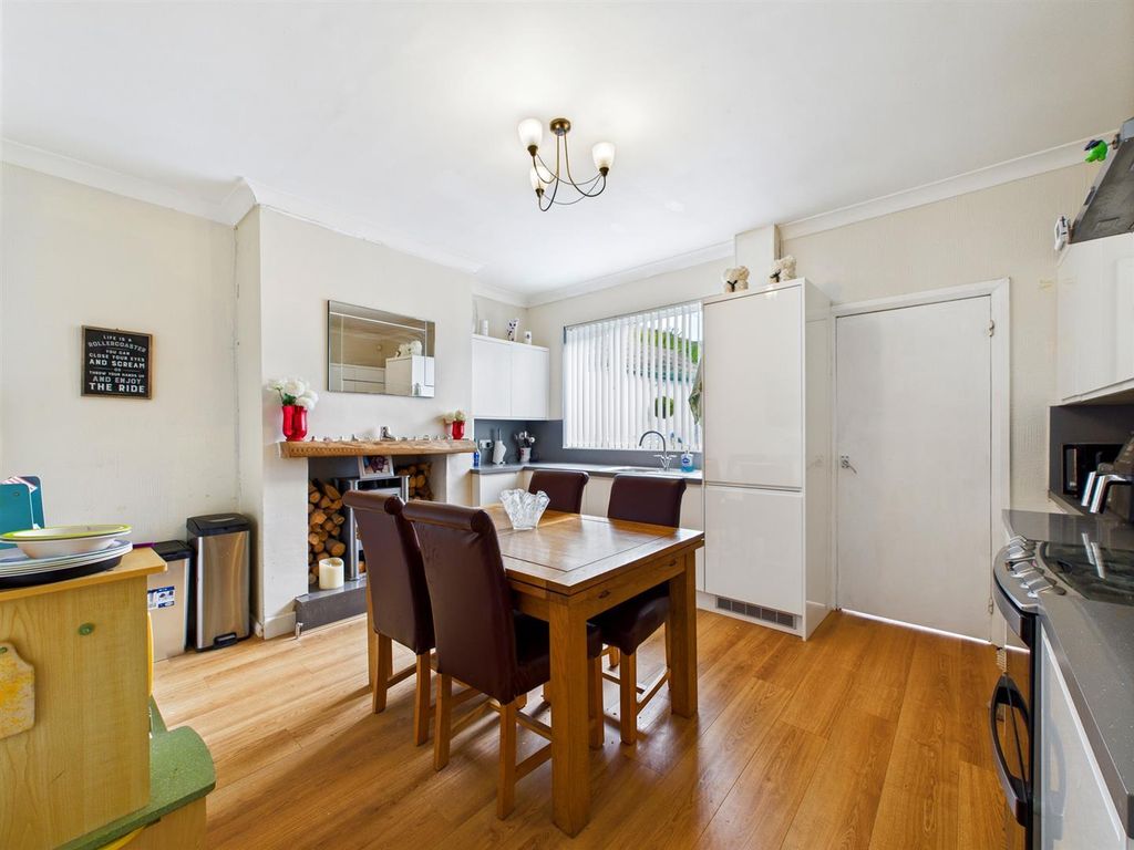 Property photo 2 of 18 Kitchen