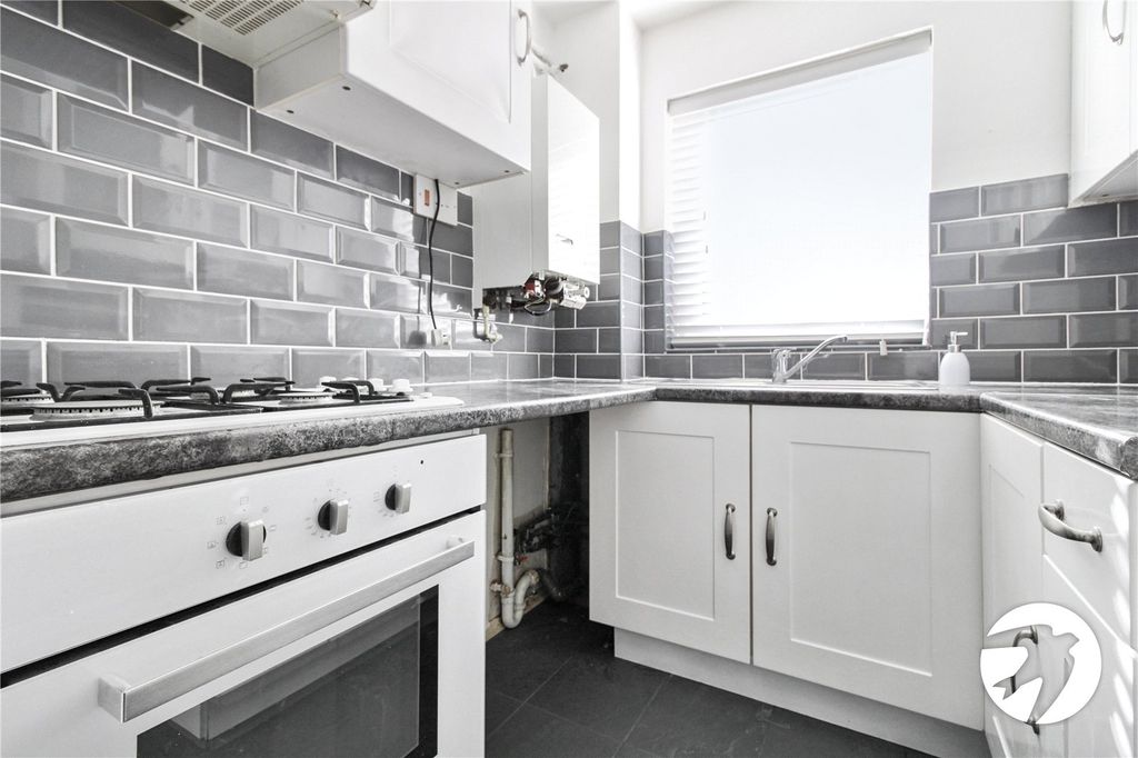 Property photo 3 of 7 Kitchen