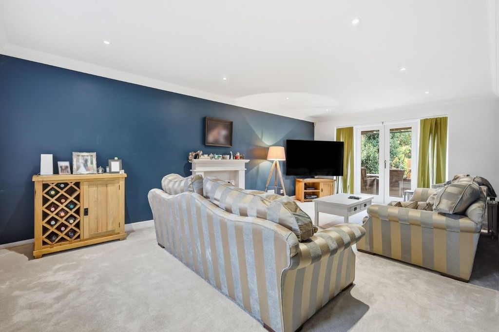 Property photo 3 of 22 Living Room