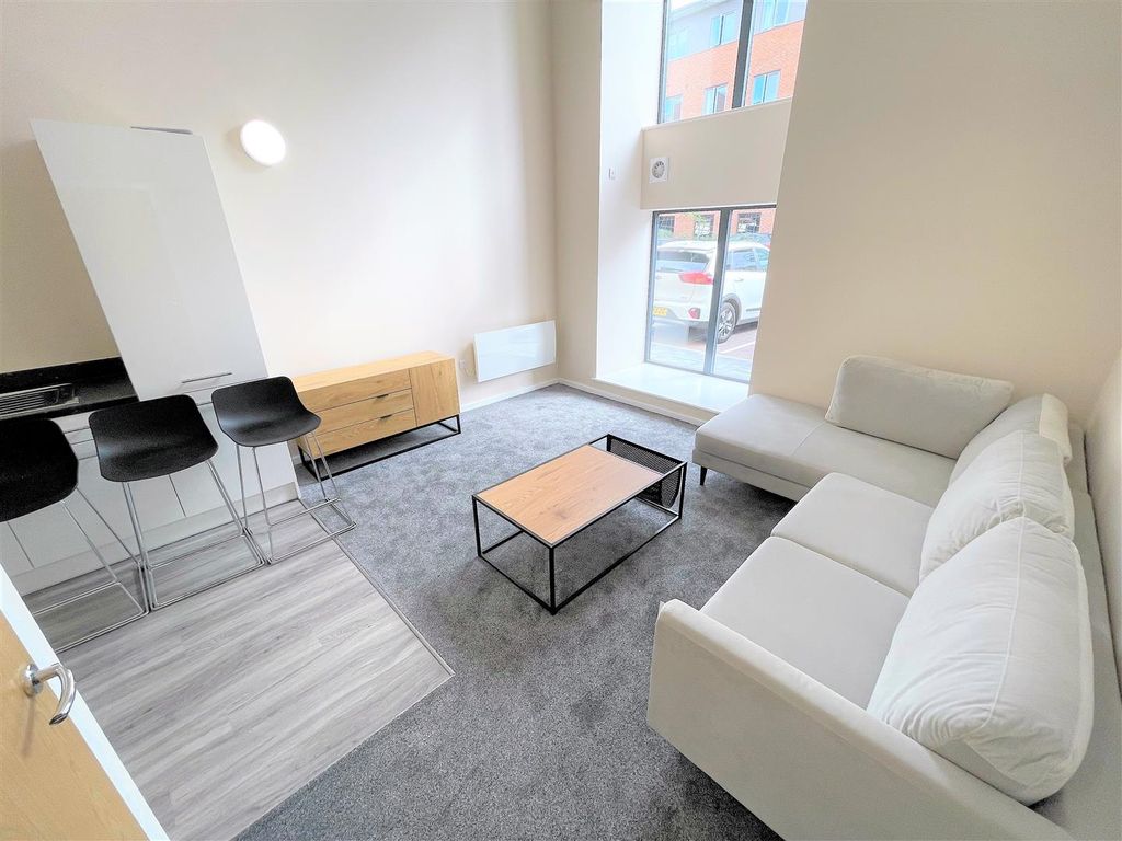 Property photo 2 of 32