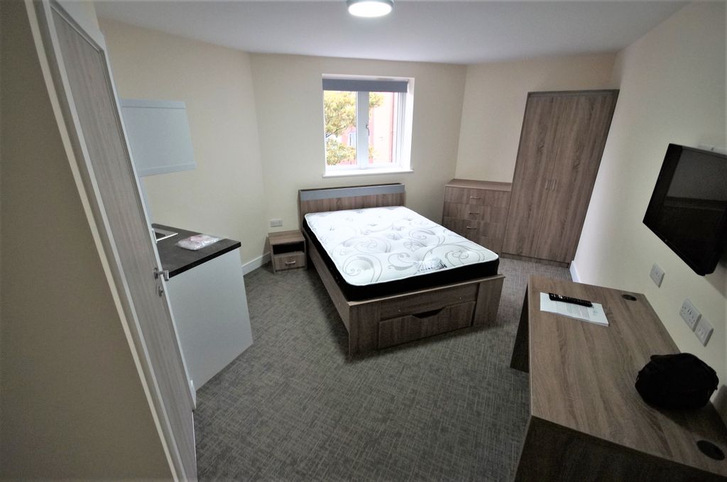 Property photo 1 of 3