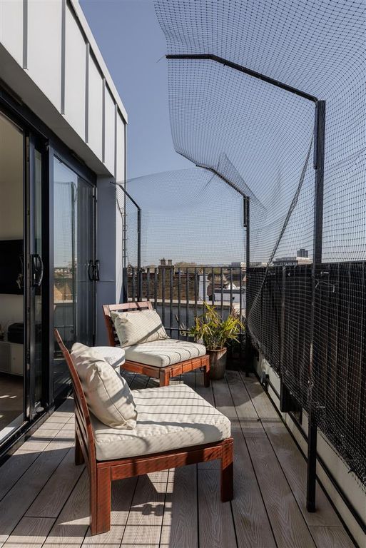 Property photo 3 of 30 London Road, E13