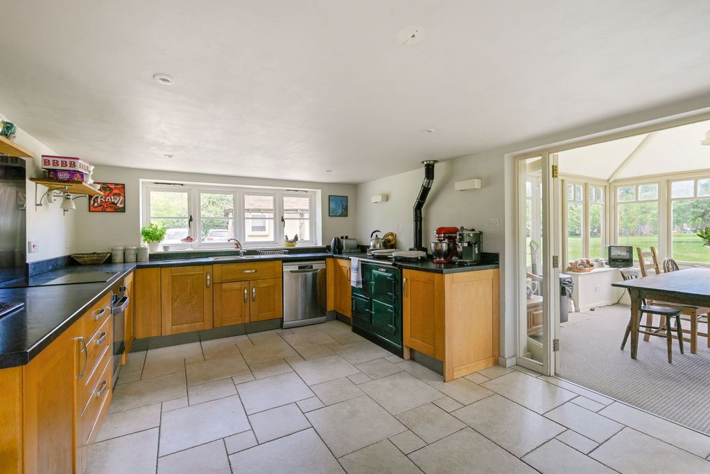 Property photo 3 of 31