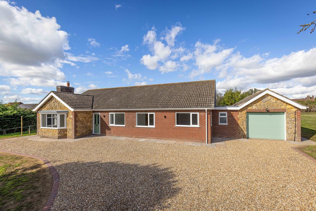 Property photo 1 of 33 Springfield Rasen Road Walesby Ln8 3Uw-7