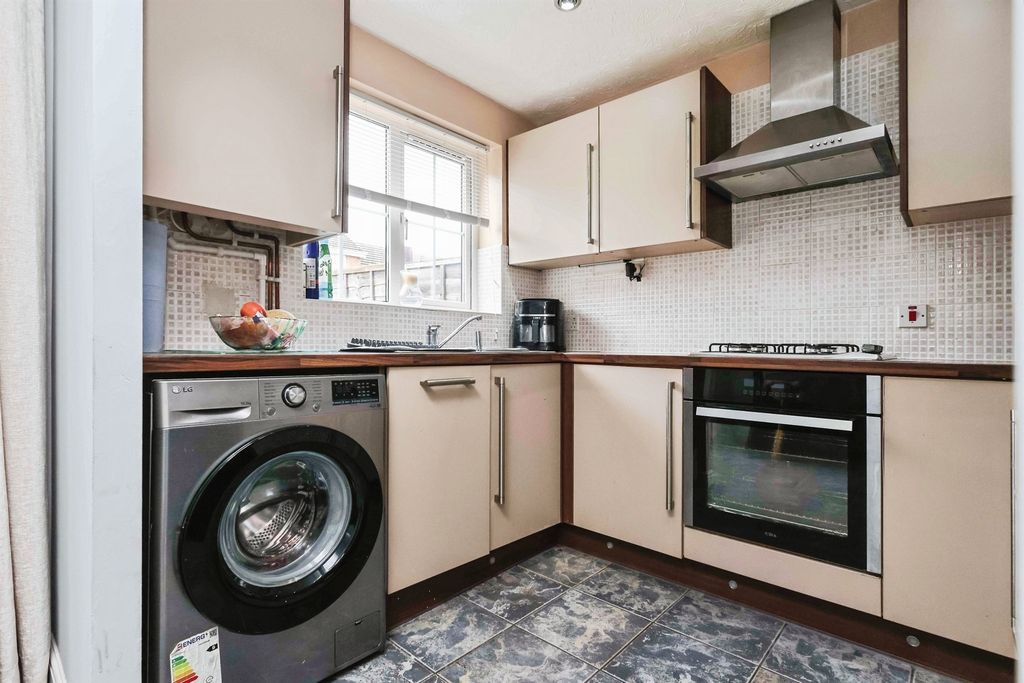 Property photo 2 of 17