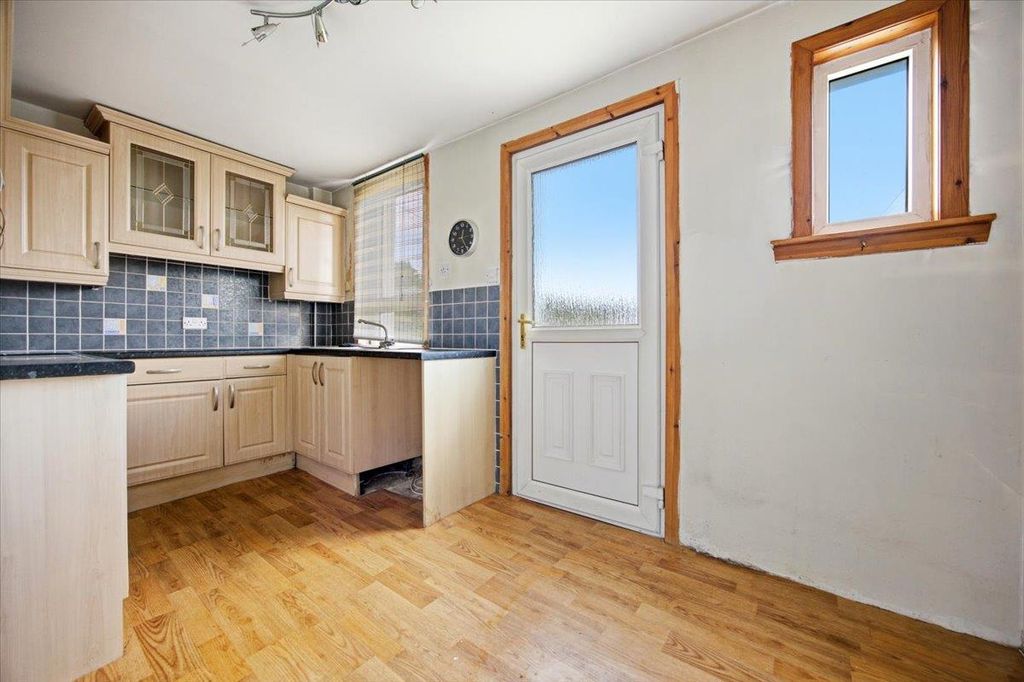 Property photo 3 of 13 09-103_Cumbernauld_Rd_Chryston_009.Jpg