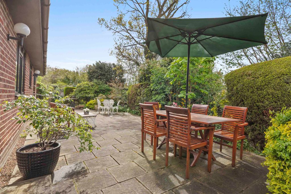 Property photo 3 of 28 Oak Leaves, 27B West Ridge, Sl8 5Bu (Low Res)-5