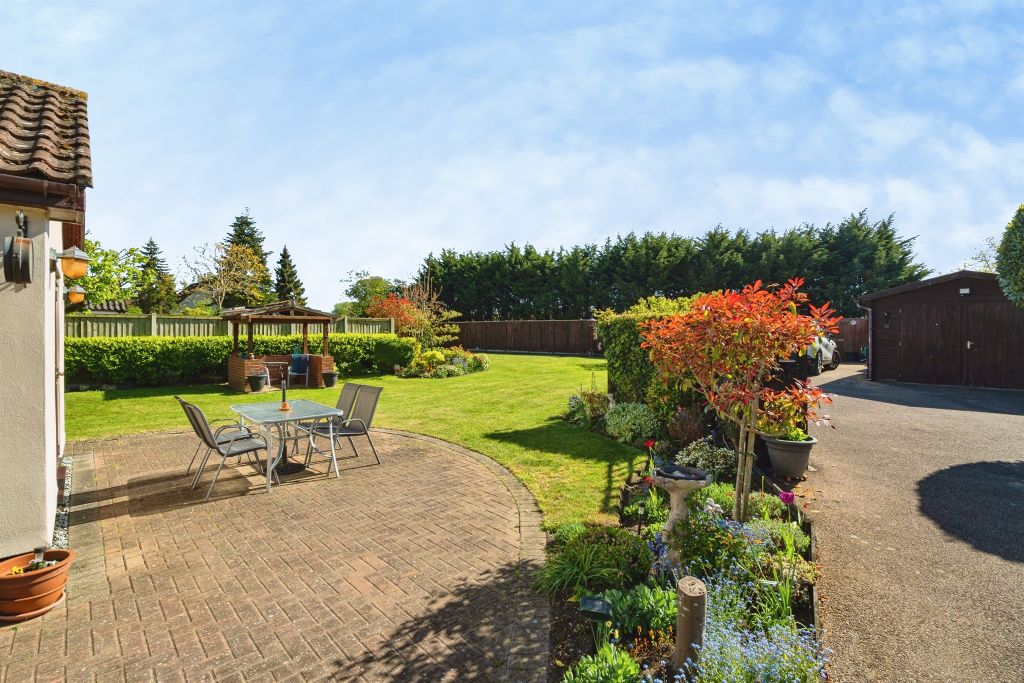 Property photo 2 of 27