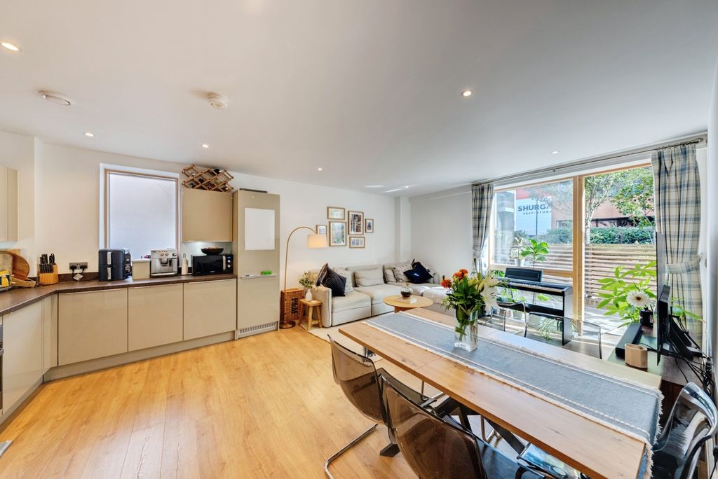 Property photo 1 of 20 A7S03042Hdr