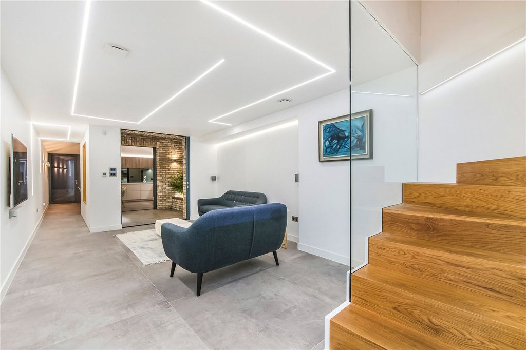 Property photo 2 of 33 Reception