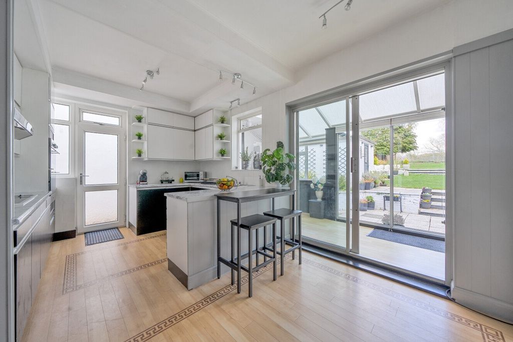 Property photo 2 of 25 Picture No. 17