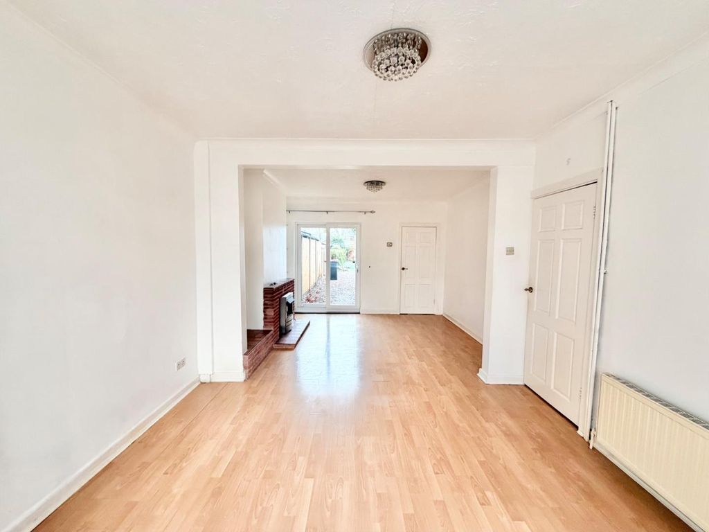 Property photo 2 of 17 Lounge