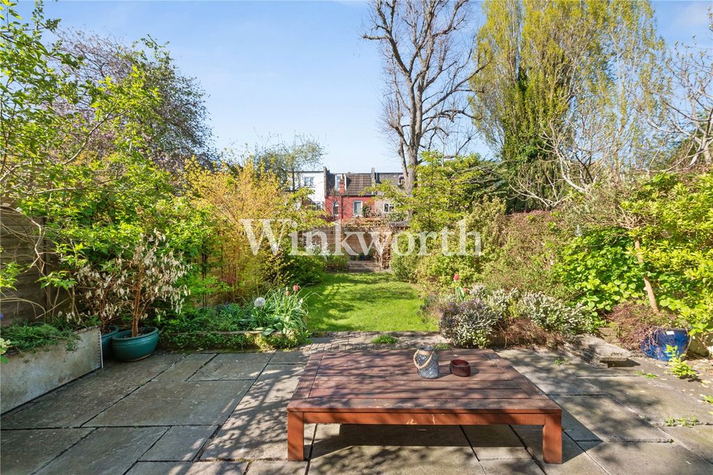 Property photo 3 of 23 Picture No. 12
