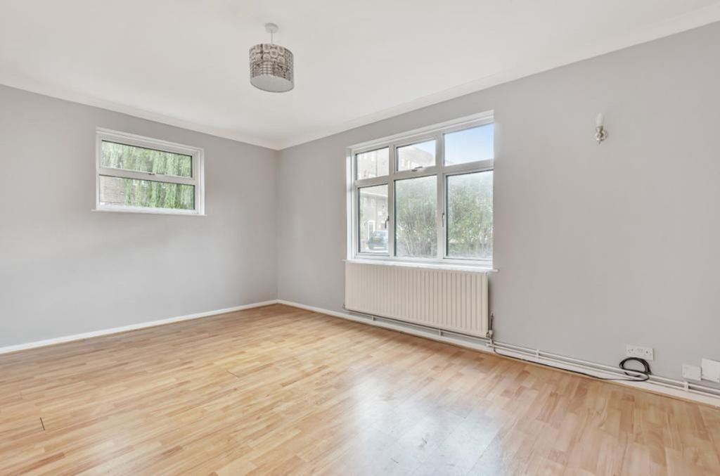 Property photo 3 of 6 Living Room