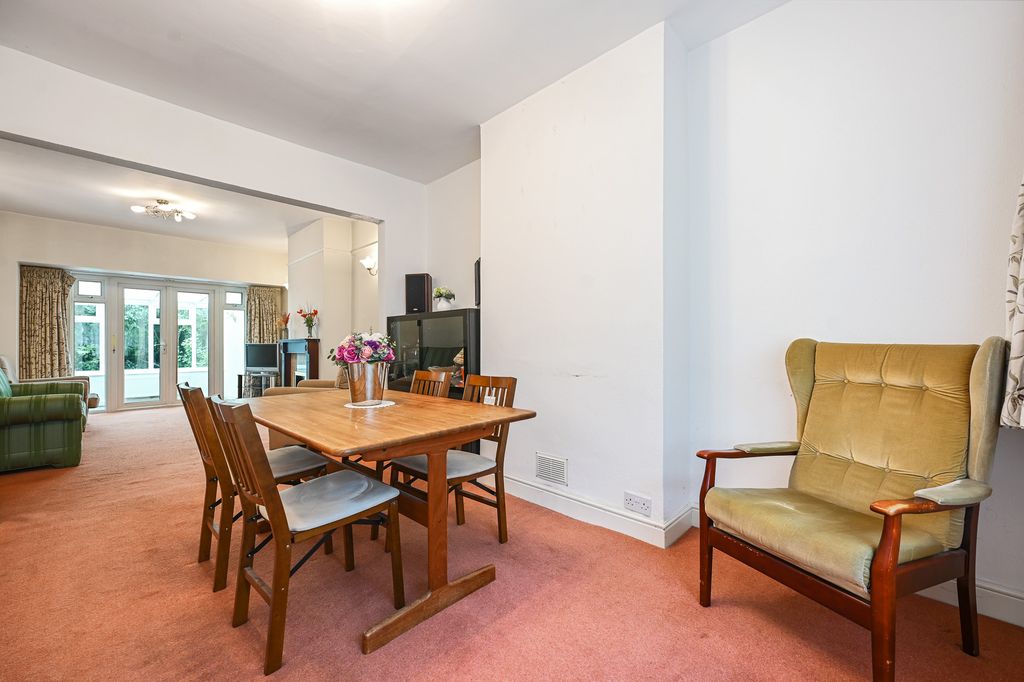 Property photo 3 of 12 7
