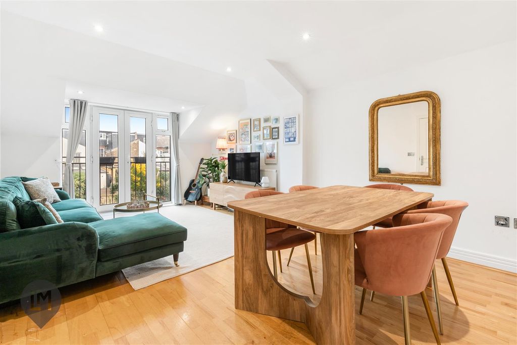 Property photo 1 of 6 Living/Dining Room