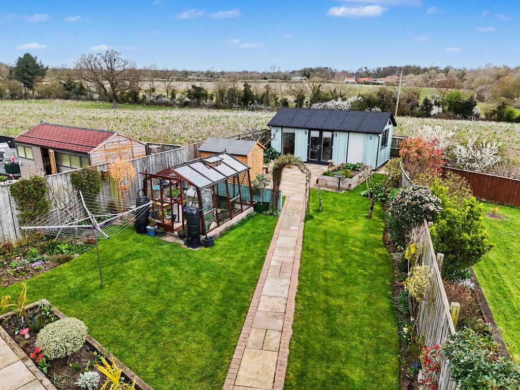 Property photo 3 of 18 Externally