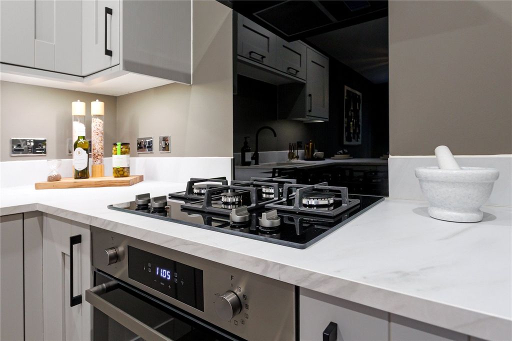 Property photo 3 of 10 Kitchen