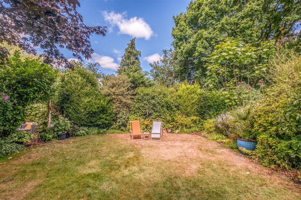 Property photo 3 of 31 5 Badger Copse-24.Jpg