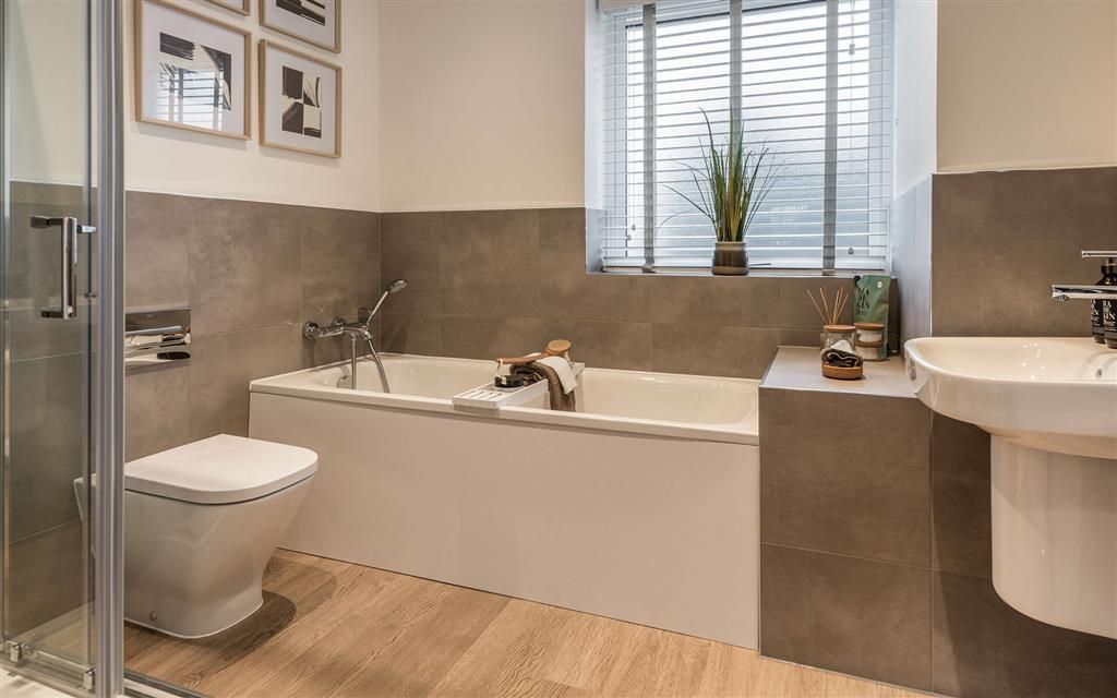 Property photo 2 of 10 Bathroom