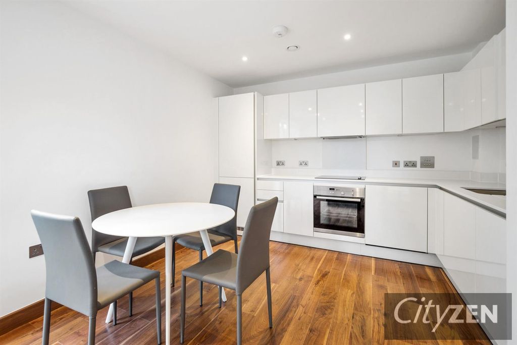 Property photo 3 of 8 Kitchen/Diner