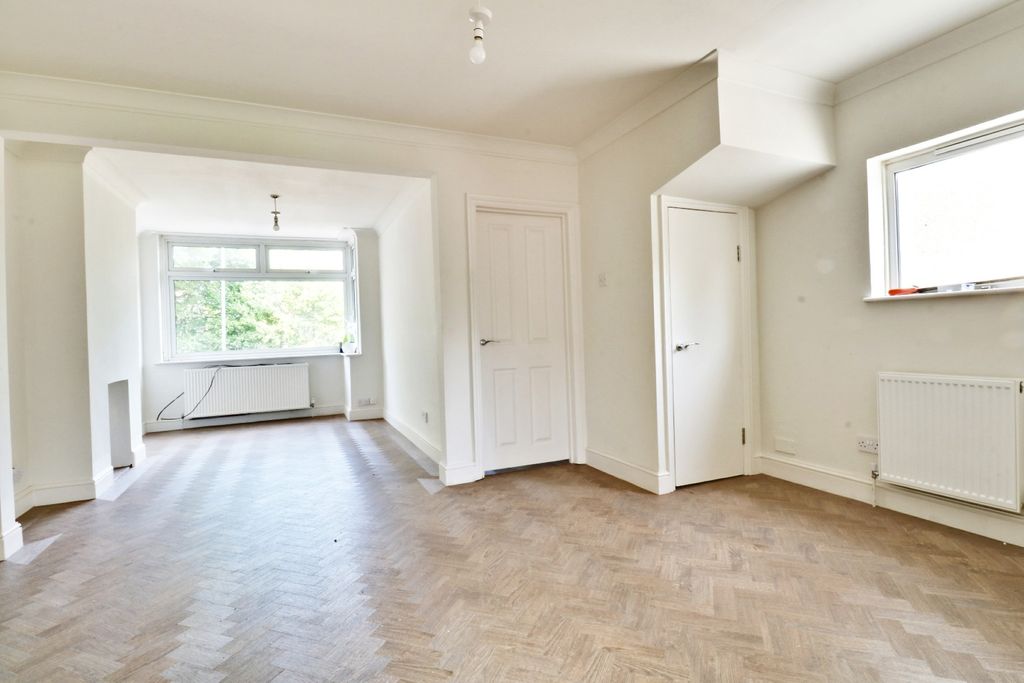 Property photo 2 of 16 3678543