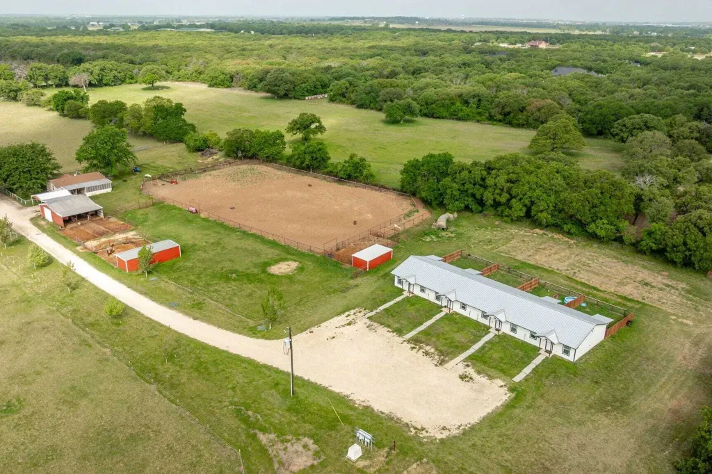 Property photo 1 of 5