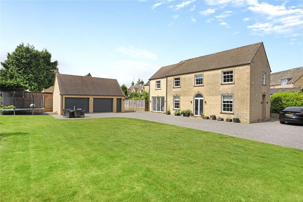 Property photo 2 of 16 Priory Lodge