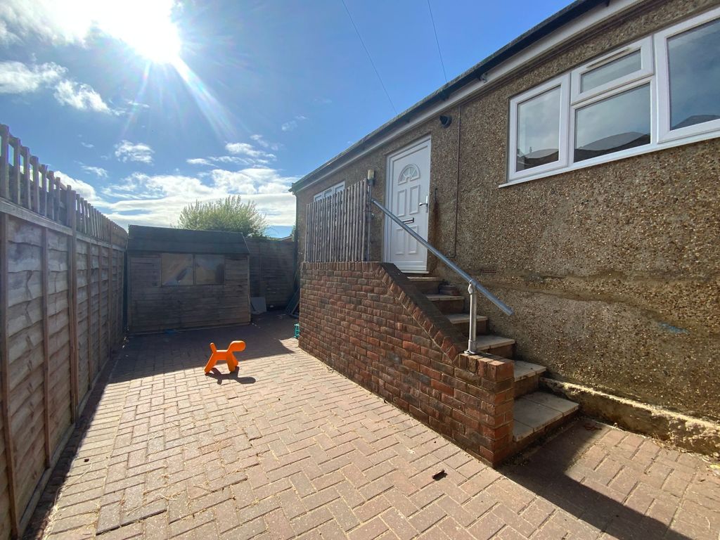 Property photo 1 of 10 External