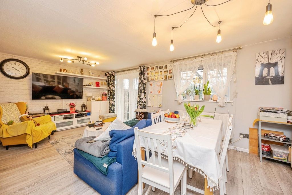 Property photo 3 of 20 16Medway-19.Jpg