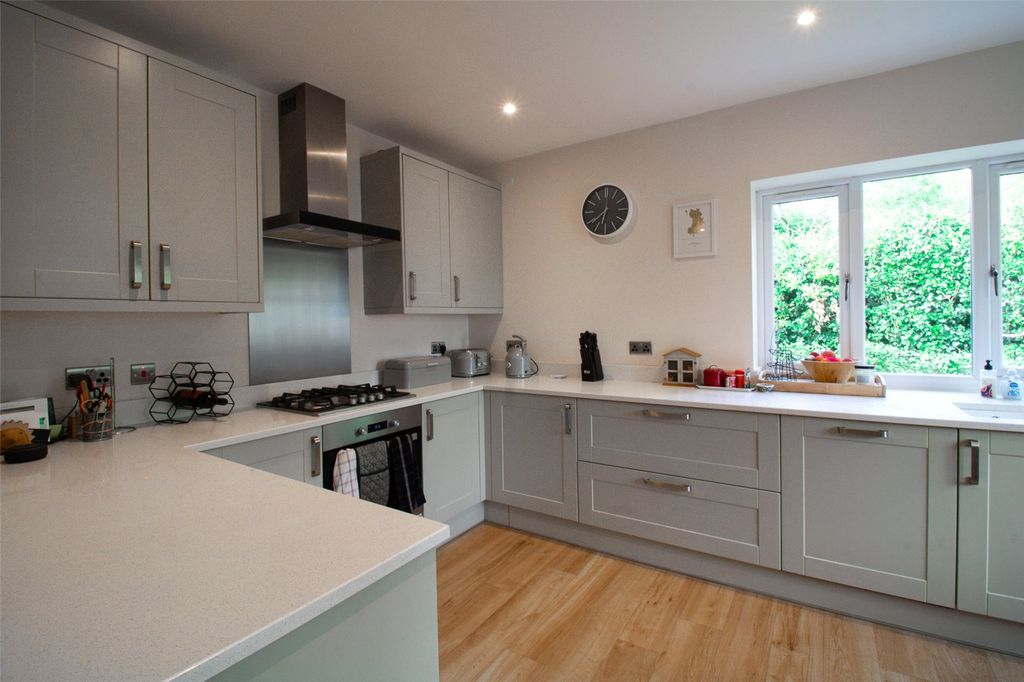Property photo 2 of 33 Picture No. 01