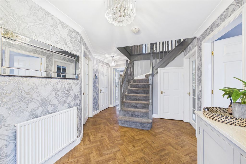 Property photo 2 of 25 Entrance Hall