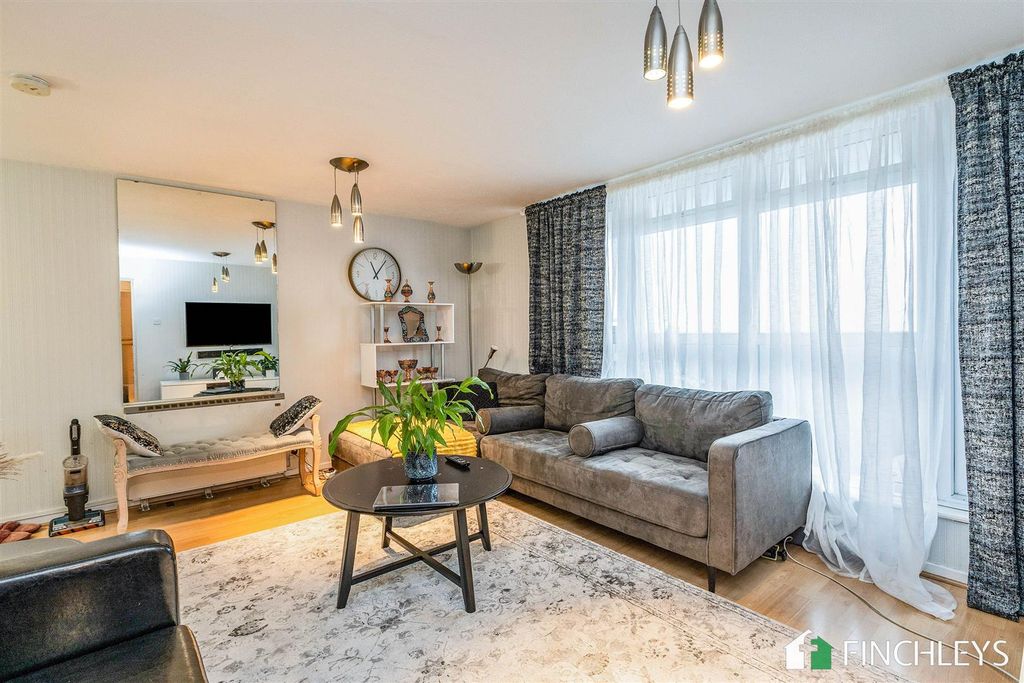 Property photo 3 of 11 Flat44Normancourtnetherstreetlondonn31Qq-7.Jpg