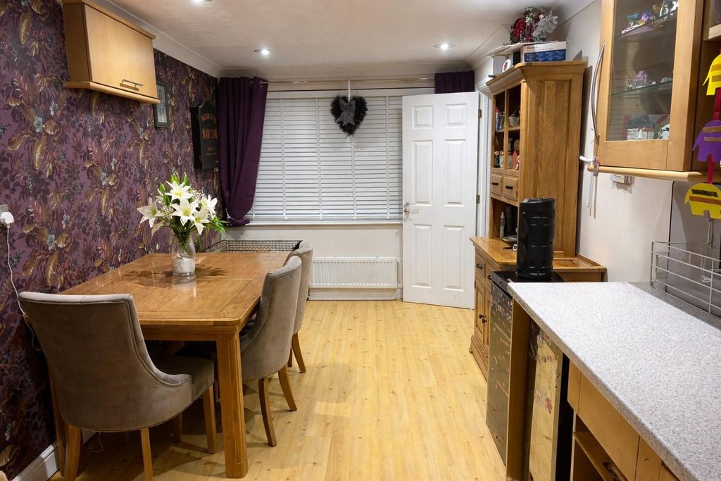 Property photo 3 of 17 Dining Room