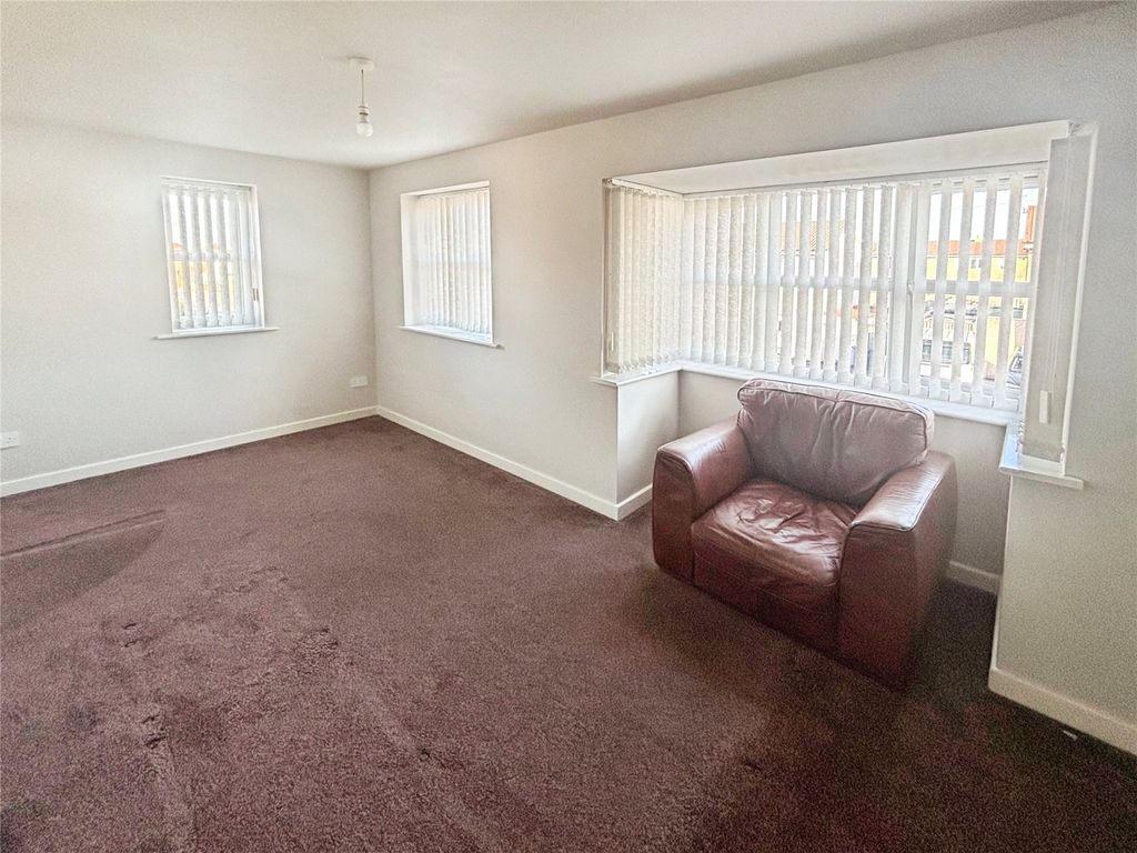 Property photo 2 of 8 Lounge