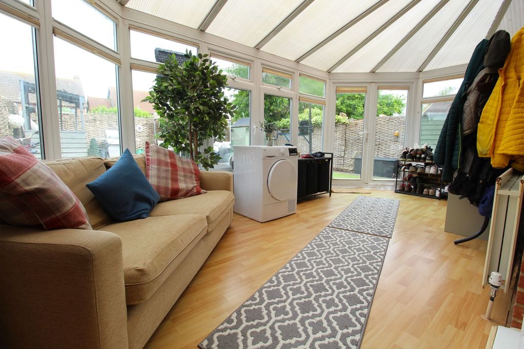 Property photo 3 of 16 Conservatory