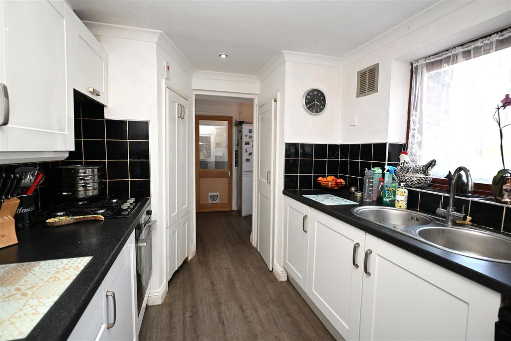 Property photo 3 of 32 Kitchen