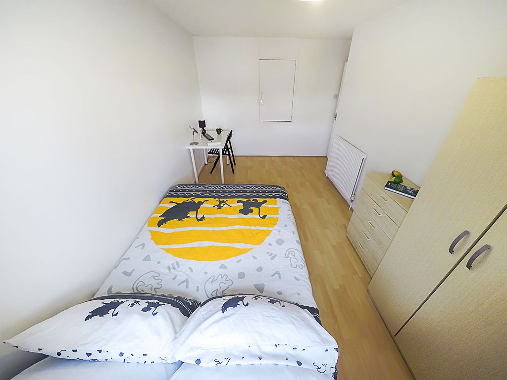 Property photo 3 of 8 Room 5- £845 Available Now